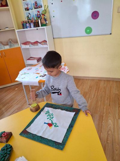изработване на кърпички - ДГ Зорница - Гавраилово