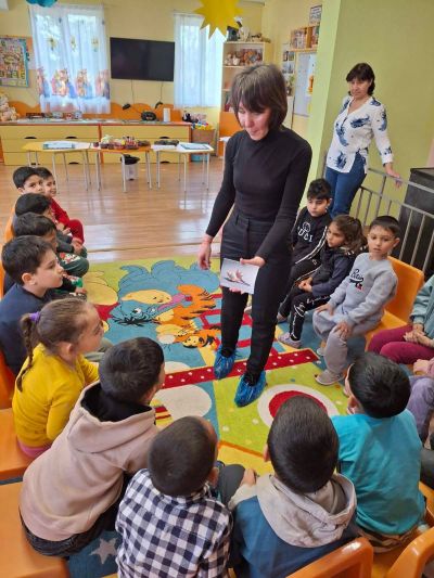 изработване на кърпички - ДГ Зорница - Гавраилово